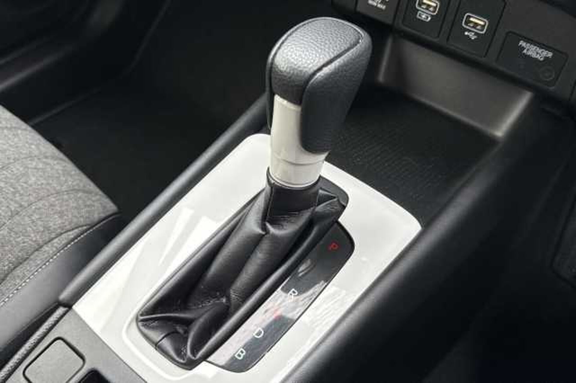 Honda Jazz Hybrid 1.5 i-MMD SR eCVT 