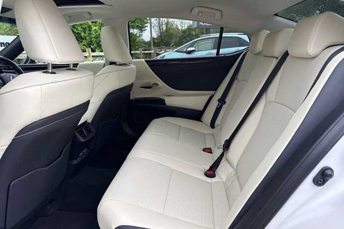 Lexus ES 300 300h 2.5 4dr CVT 