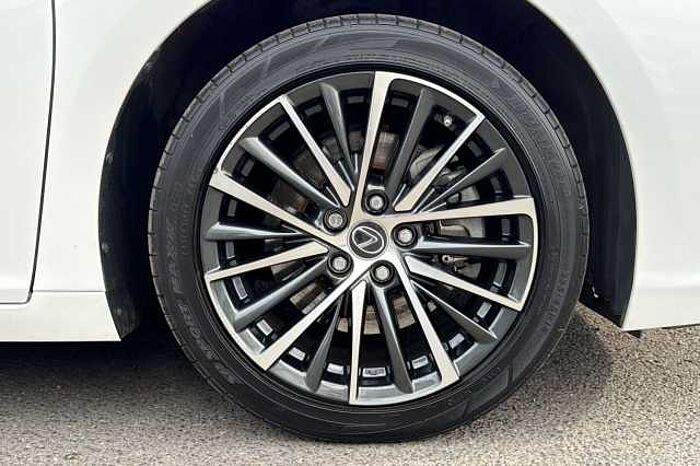 Lexus ES 300 300h 2.5 4dr CVT 