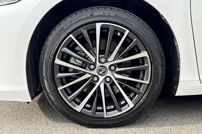 Lexus ES 300 300h 2.5 4dr CVT 