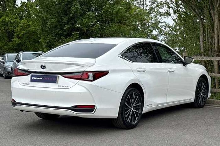 Lexus ES 300 300h 2.5 4dr CVT 