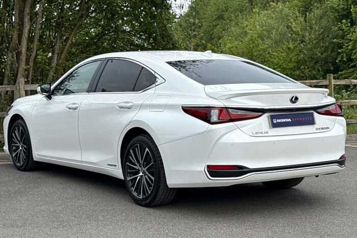 Lexus ES 300 300h 2.5 4dr CVT 