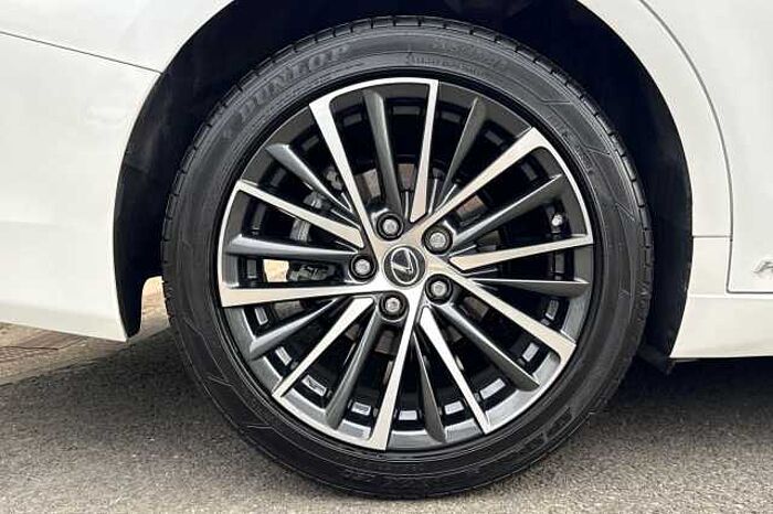 Lexus ES 300 300h 2.5 4dr CVT 