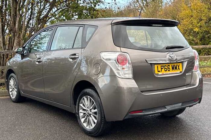 Toyota Verso 1.8 V-matic Icon TSS M-Drive S 