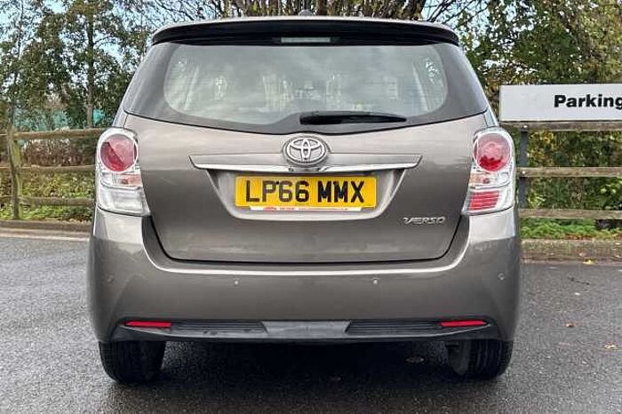 Toyota Verso 1.8 V-matic Icon TSS M-Drive S 