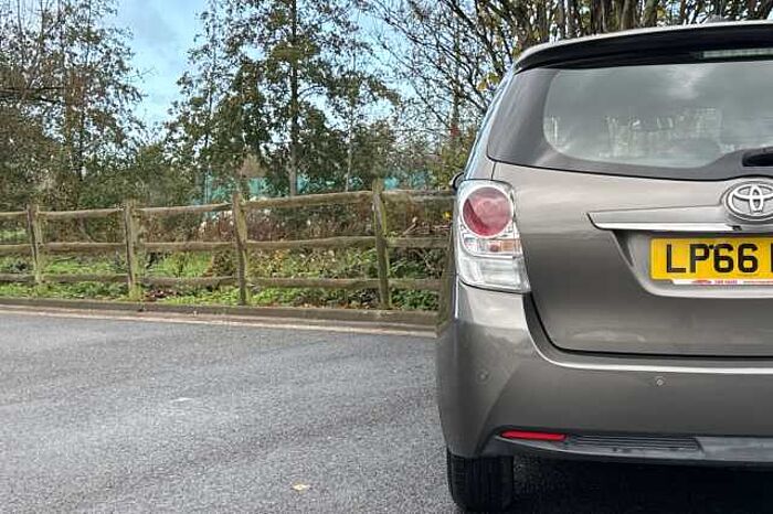 Toyota Verso 1.8 V-matic Icon TSS M-Drive S 